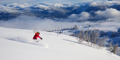 Skiier-gliding-through-snow-in-Voss_Copyright - Norway Home of Skiing.jpg