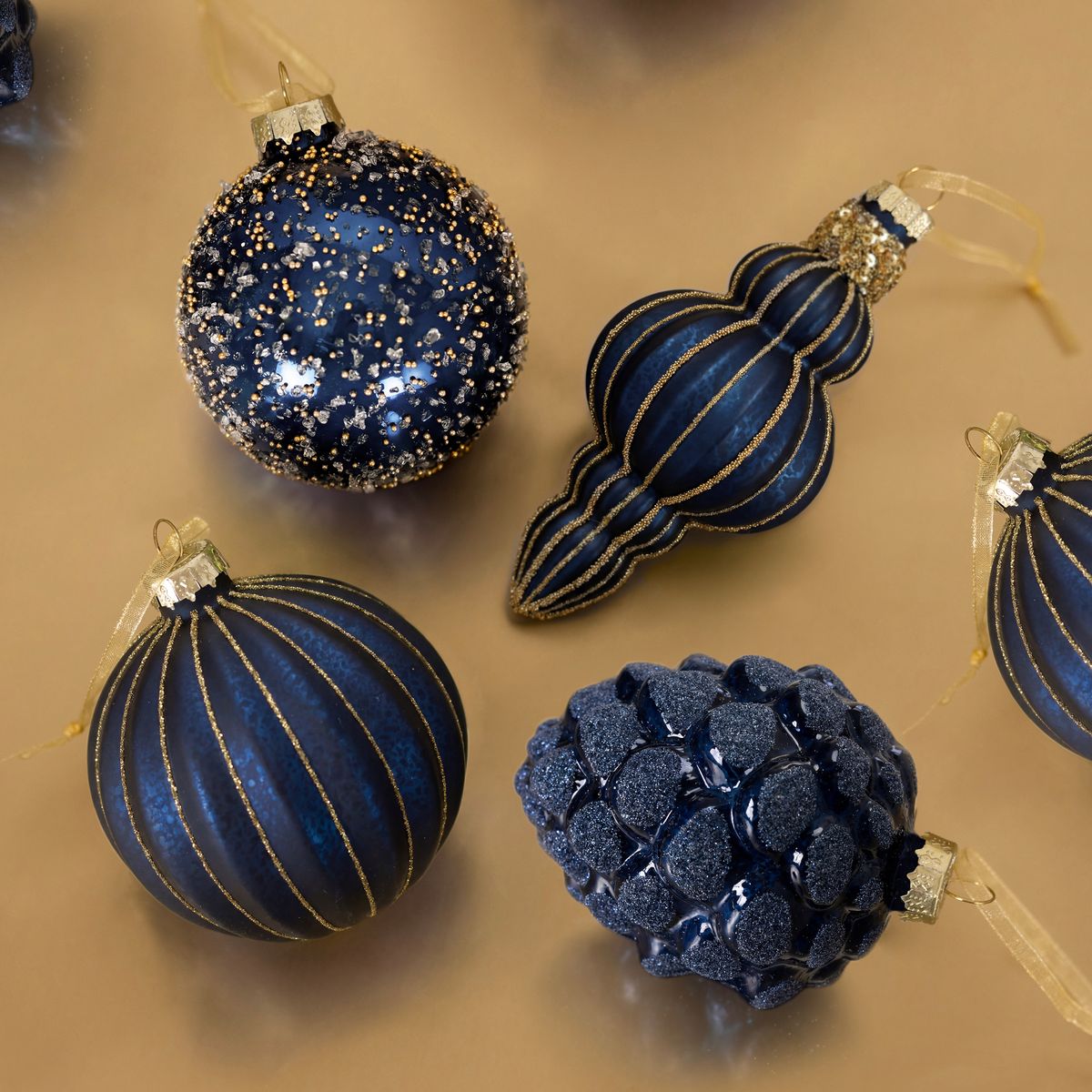 HMXDEC09BLUE-12-Piece-Blue-Bauble-Collection-Insitu-Art-01-300dpi.jpg
