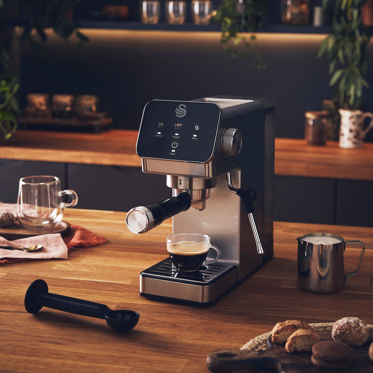 SK22153 Swan Espresso Machine 2.jpg