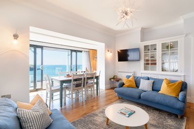 Perfect-Stays-Tamarisks-ground-floor-living.jpg