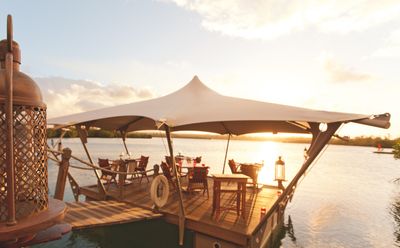 prince-maurice-barachois-floating-restaurant-13_hd.jpg