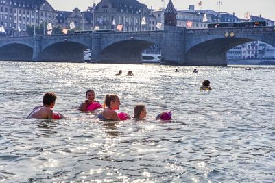 Rheinschwimmen in Basel  Swimming in the Rhine in Basel_1.tif