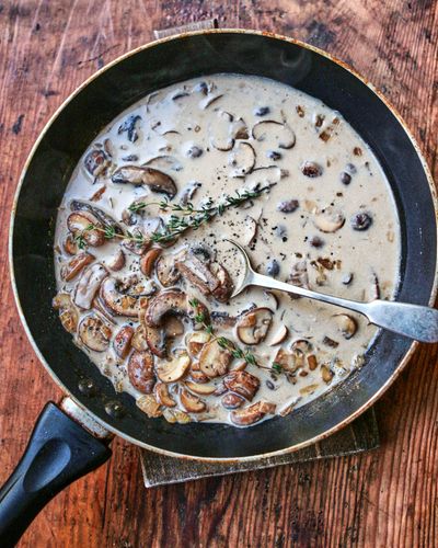 Creamy white wine mushroom sauce