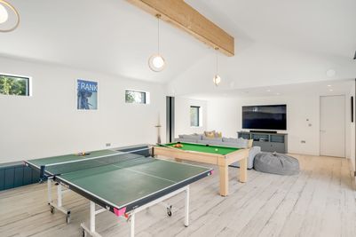 Perfect-Stays-Noordhoek-games-room.jpg
