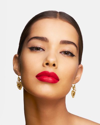 DG_MU24_FLAWLESS LOOK_3_MAKEUP PORTRAIT_JPG_4X5_300DPI.jpg