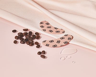MU25_FRESH_SKIN_EC_PRODUCT_W_INGR_NO_PUFF_CAFFEINE_EYE_PATCHES_8054754407938_JPG_5_4_300DPI_CMYK.jpg