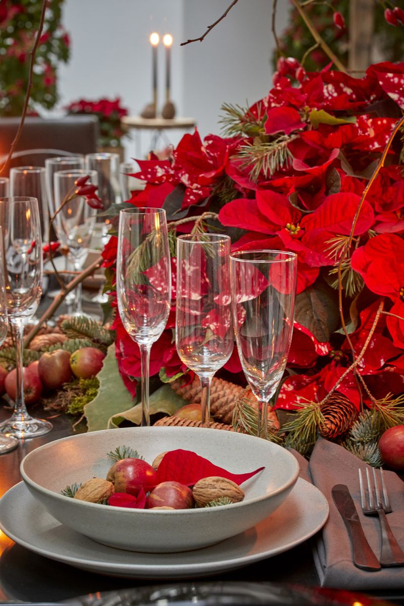 2022_poinsettia_02000_Urban_Loft_Christmas_38.jpg