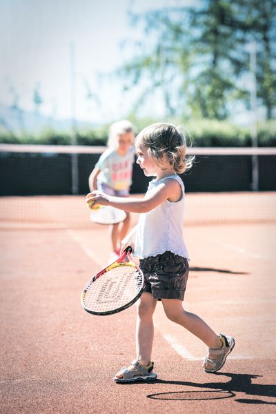Kleines Maedele beim Tennis© Hannes Niederkofler_HQ-6819.jpg