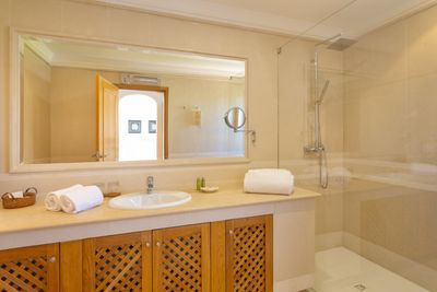 Martinhal Quinta Bathroom.jpg