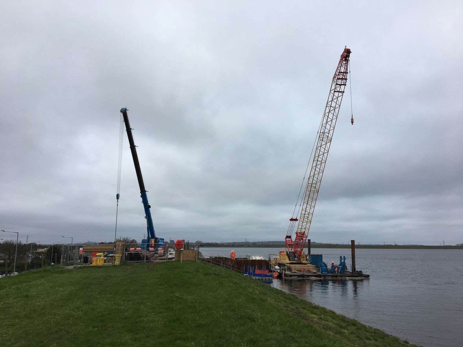 Sheet Piling (UK) team working on Staines Reservoir repair project