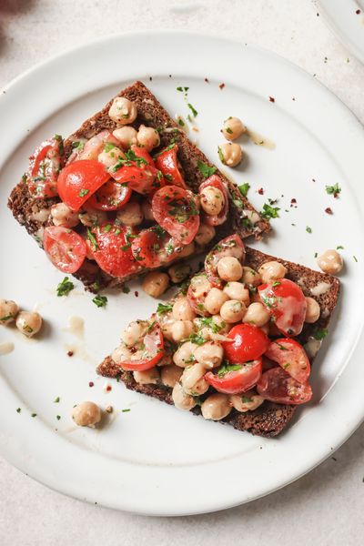 Rye bread with tomato and chickpea topping