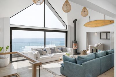 Perfect-Stays-Seathrift-living-2.jpg