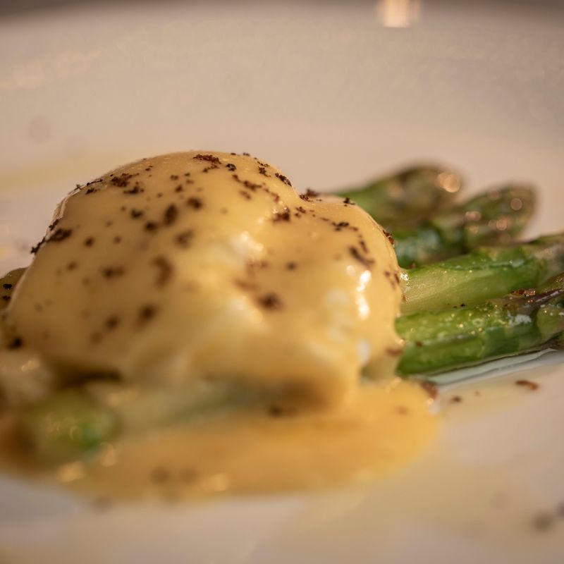 Asparagus, poached bantam egg, hollandaise and grated truffle 