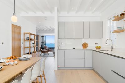 Perfect-Stays-Gwel-Arvor-kitchen.jpg