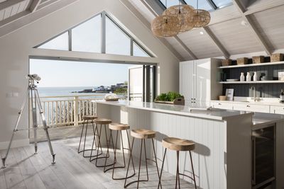 Perfect-Stays-Compass-Point-kitchen-2.jpg