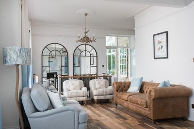 Perfect-Stays-Shun-Lee-living-area-2.jpg
