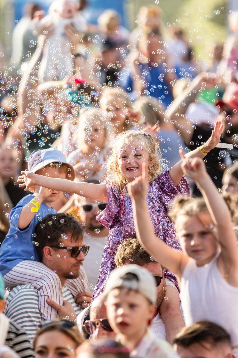 Kids enjoying Gloworm  (2) (3).jpg