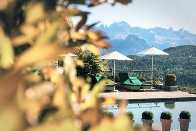 Poolpanorama hinter Herbstlaub©Frieder Blickle.jpg