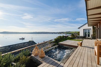 Perfect-Stays-Ferryside-2.jpg