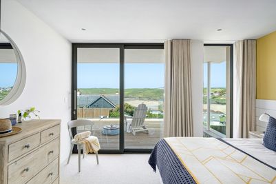 Perfect-Stays-Trelorna-bedroom-4.jpg