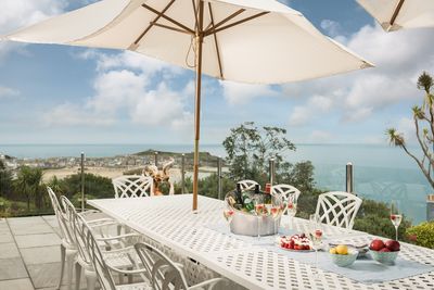 Perfect-Stays-Shun-Lee-terrace-1.jpg